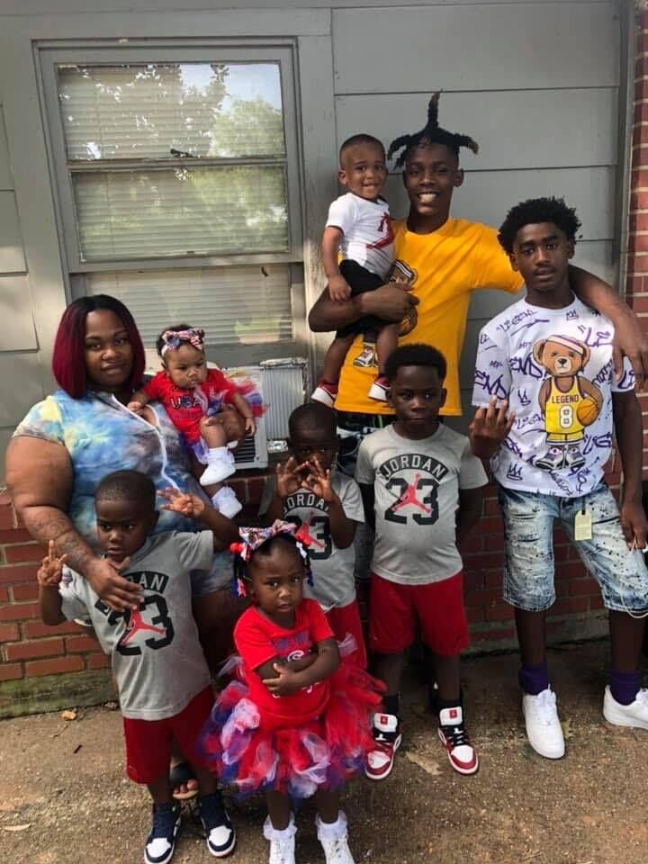 Jalecia Jennings and her family.